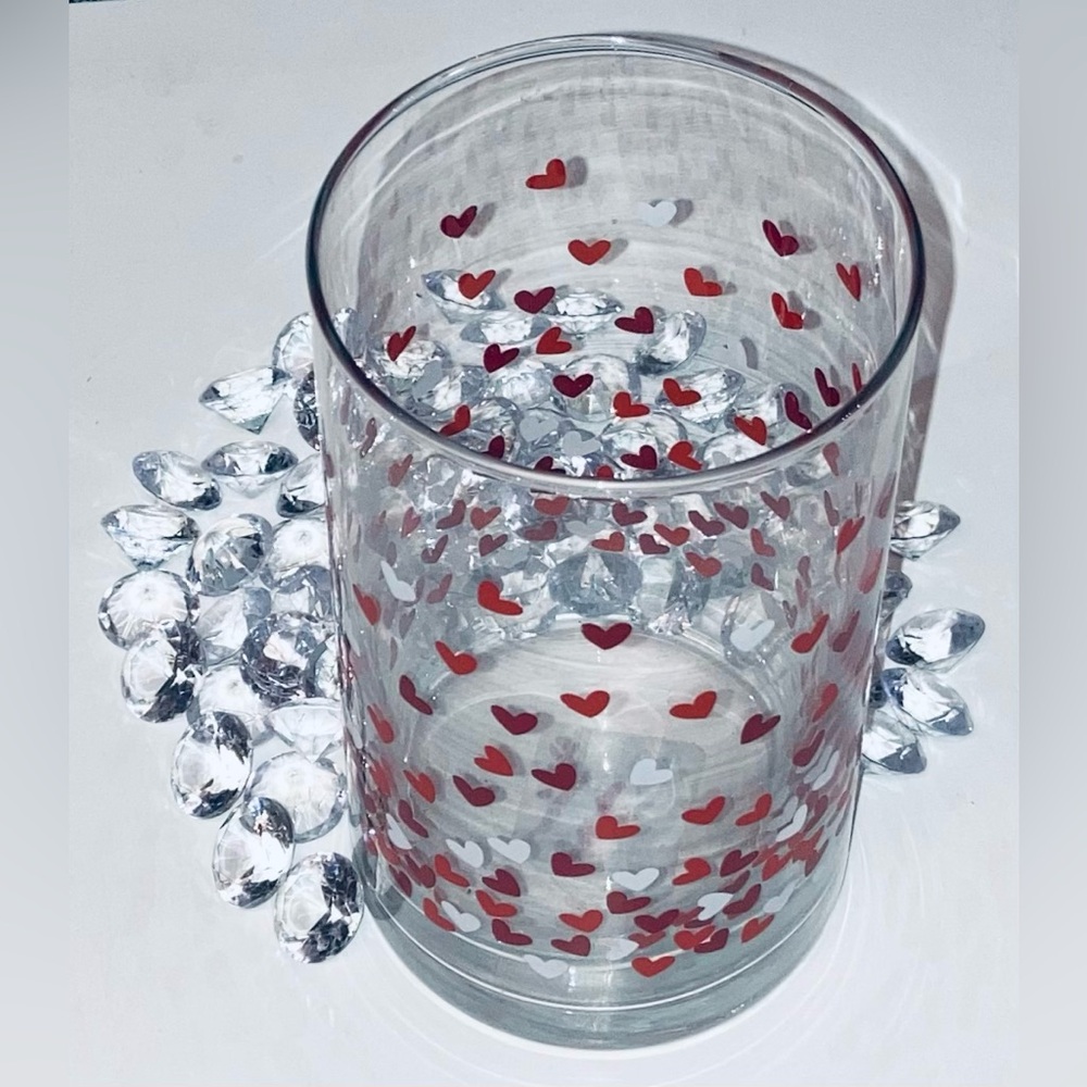 Valentine Hearts Glass Vase & Diamond Scatter. - Picture 3 of 4